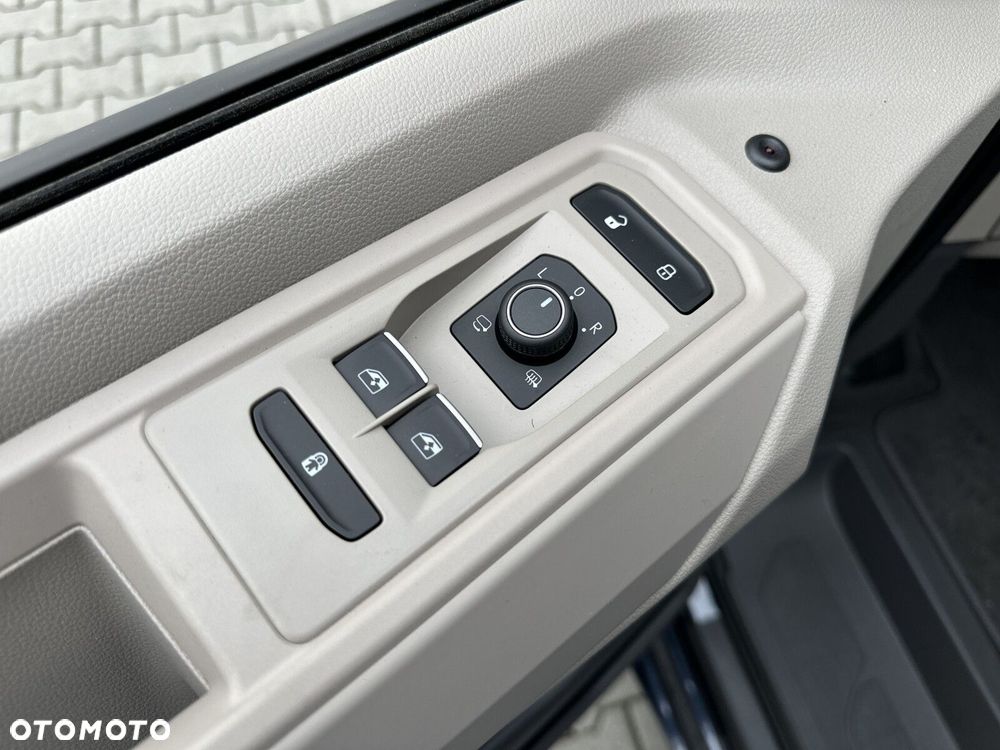 Volkswagen Multivan - 22