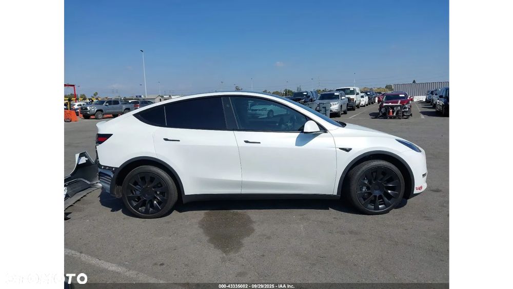 Tesla Y - 3
