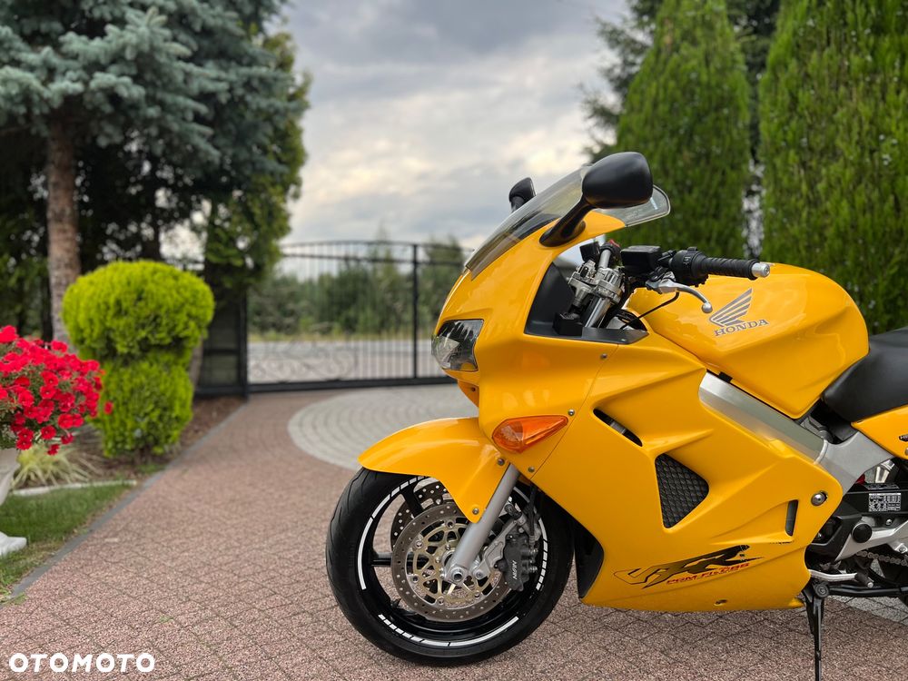 Honda VFR - 24