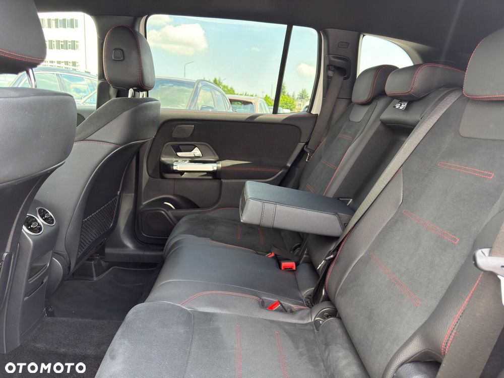 Mercedes-Benz GLB - 30