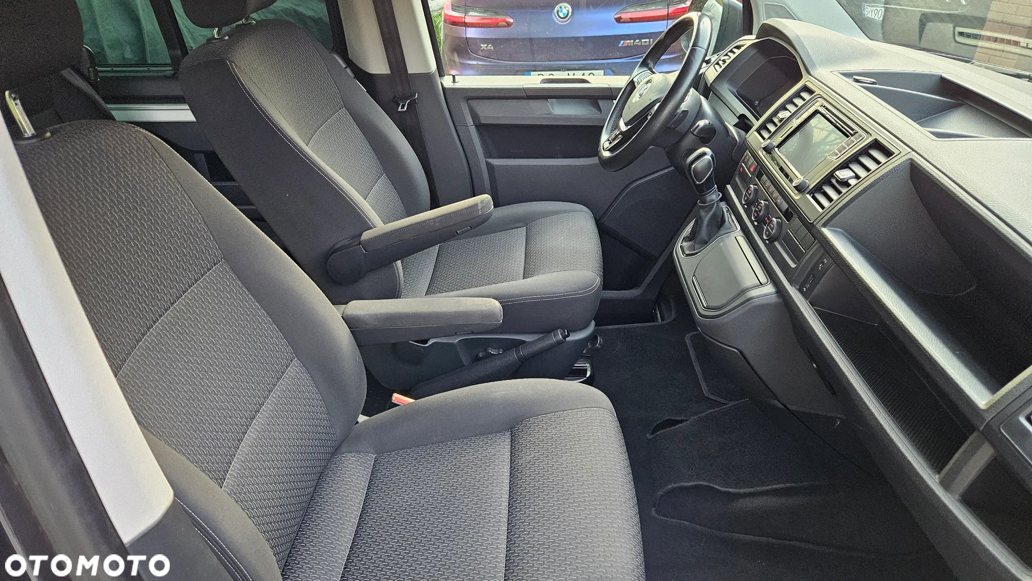 Volkswagen Multivan - 27