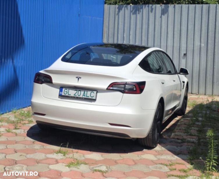 Tesla Model 3 - 7