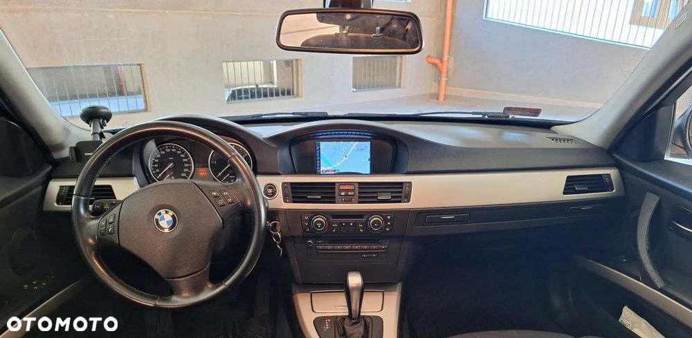 BMW Seria 3 318d DPF Edition Sport - 10