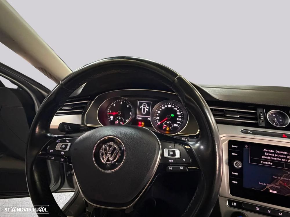 VW Passat 1.6 TDI Business DSG - 23