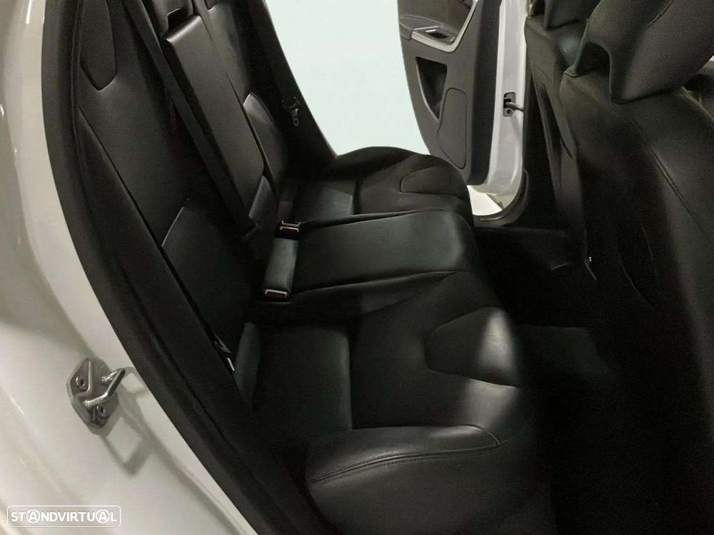 Volvo XC 60 2.0 D4 Momentum Plus Geartronic - 14