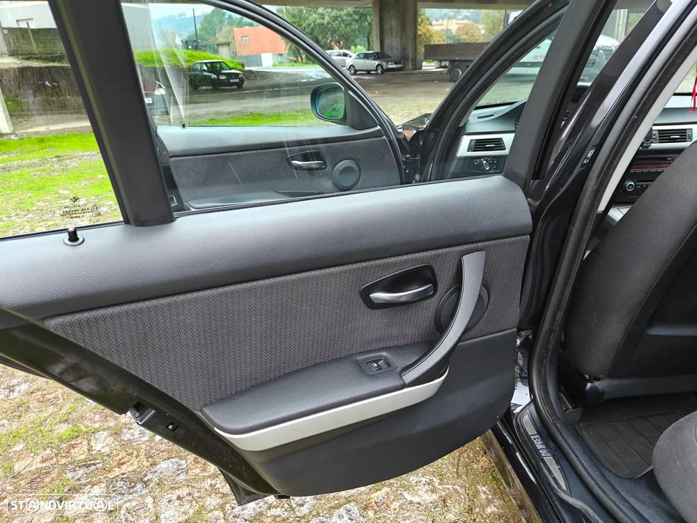 BMW 320 d Touring - 10