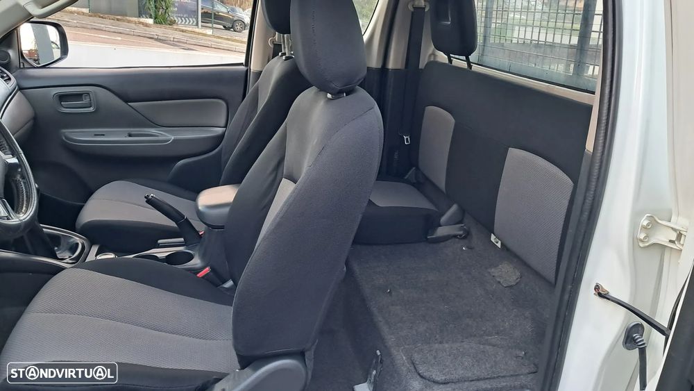 Mitsubishi L200 2.4 DI-D Club Invite CC 4WD - 6