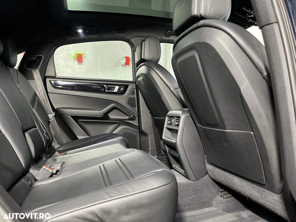Porsche Cayenne - 27