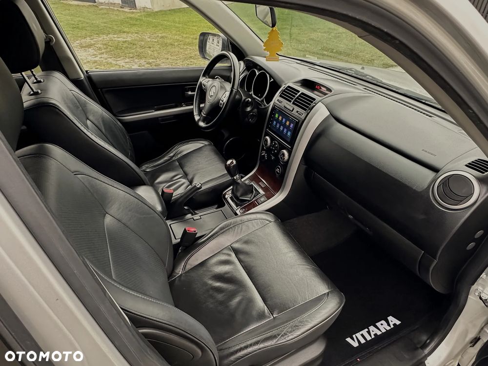 Suzuki Grand Vitara 2.0 De luxe - 9