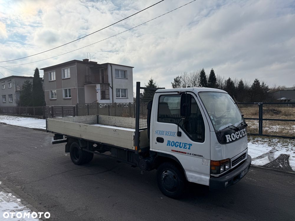 Isuzu NPR - 1