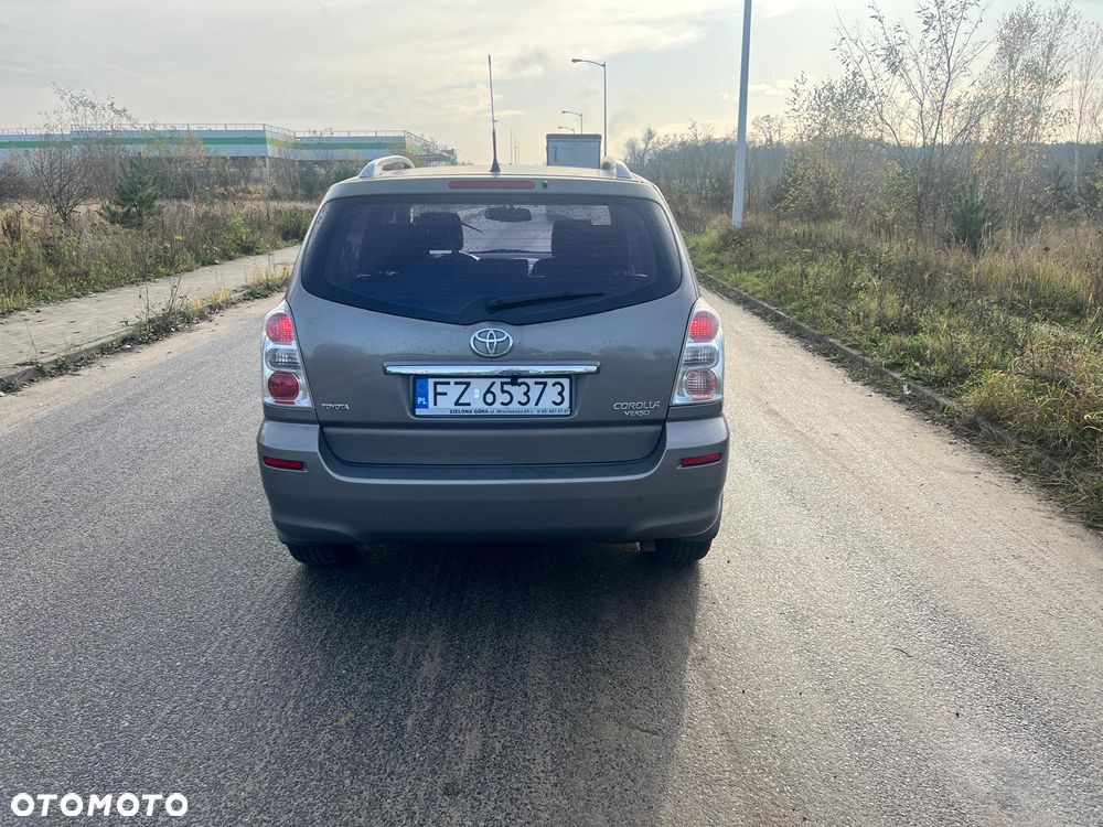 Toyota Corolla Verso - 6