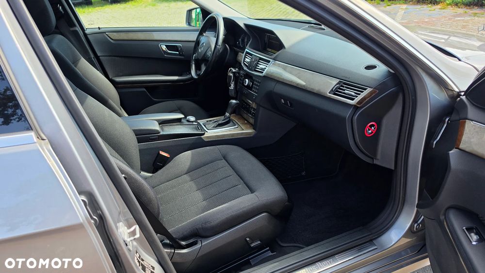 Mercedes-Benz Klasa E 250 CGI BlueEFFICIENCY 7G-TRONIC Elegance - 7
