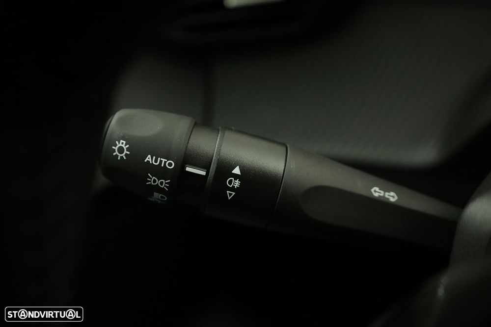 Peugeot 208 1.2 Hybrid Allure e-DCS6 - 16