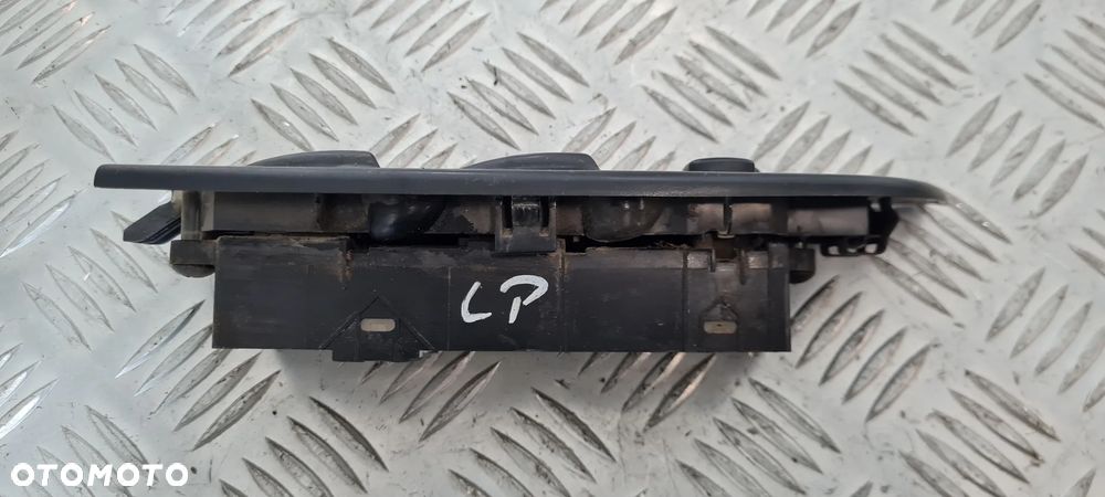 Nissan Terrano II Przełącznik Szyb Lewy Przód - 3