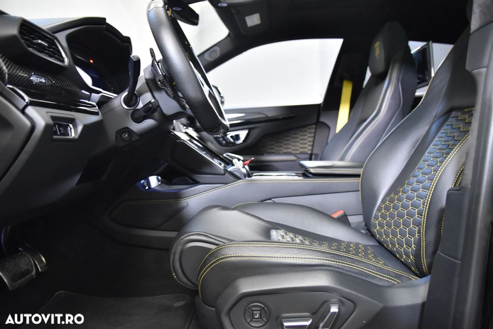 Lamborghini URUS - 26