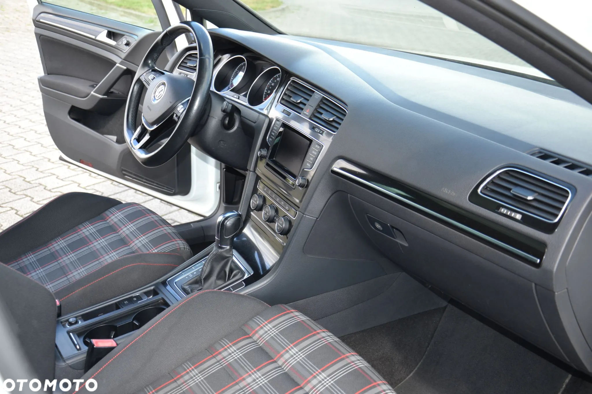 Volkswagen Golf VII 1.4 TSI BMT Highline DSG - 18