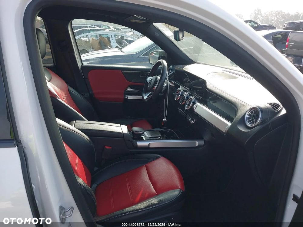 Mercedes-Benz GLB 250 4-Matic AMG Line 8G-DCT - 8