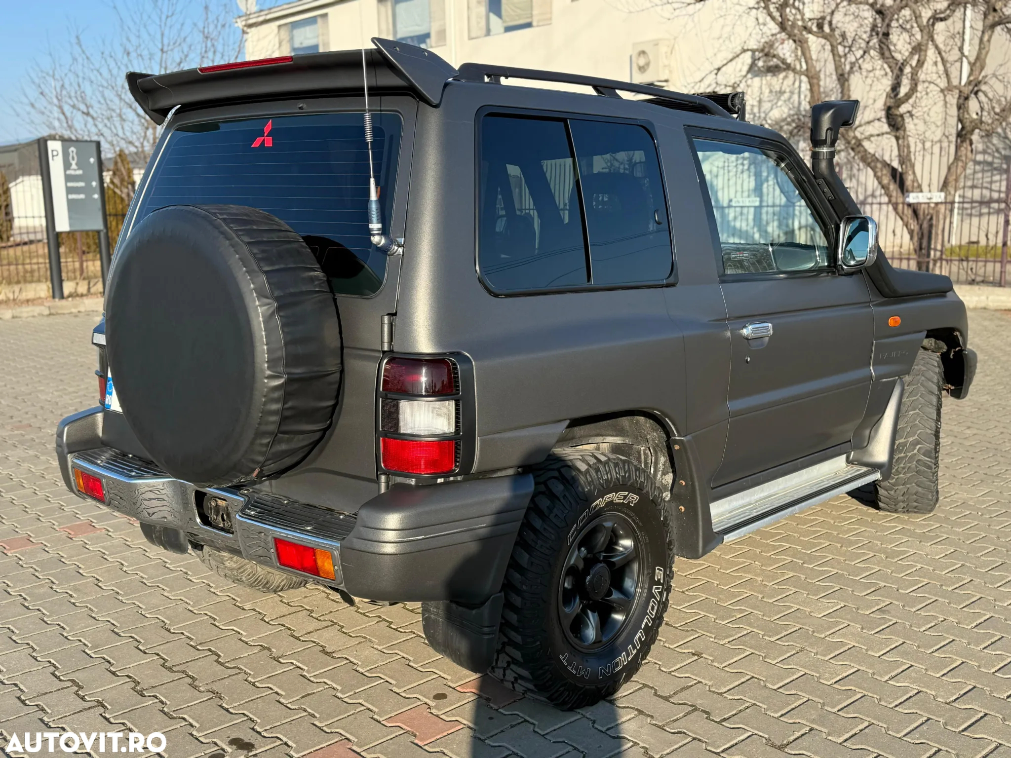 Mitsubishi Pajero - 22
