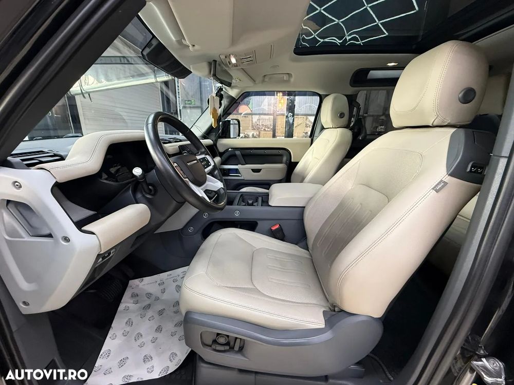 Land Rover Defender - 24