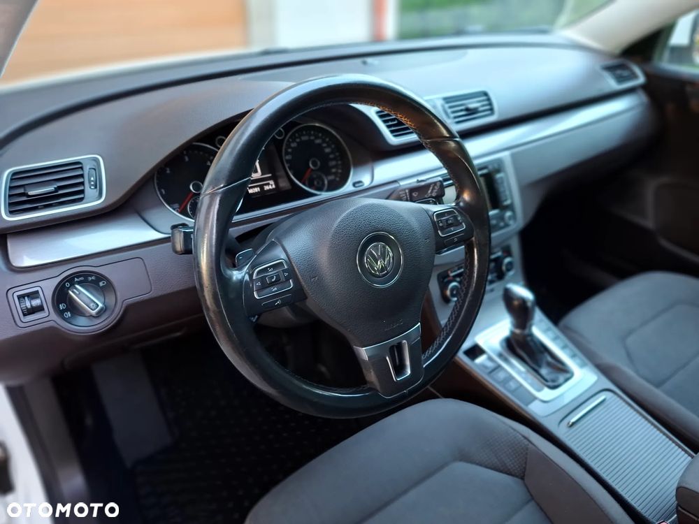 Volkswagen Passat 2.0 TDI DPF DSG Comfortline - 13