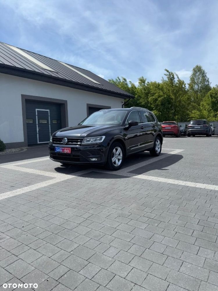 Volkswagen Tiguan - 1