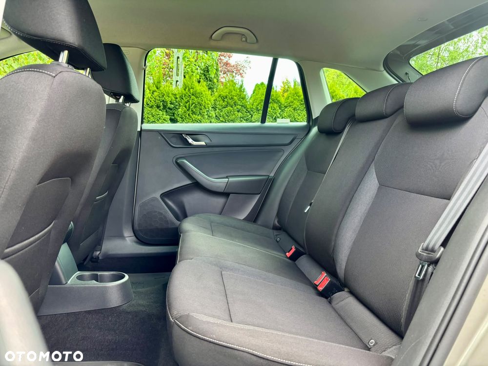 Skoda RAPID 1.2 TSI Ambition - 26