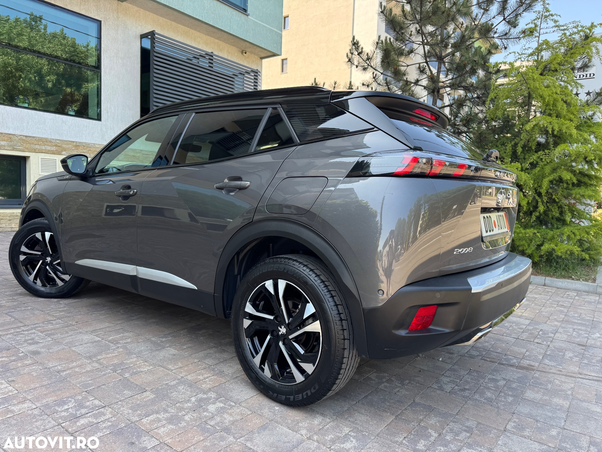 Peugeot 2008 PureTech 130 EAT8 GT - 8