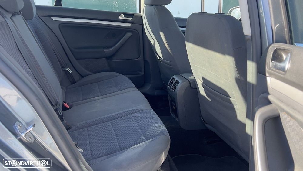 VW Jetta 1.9 TDi BlueM. Confortline - 11