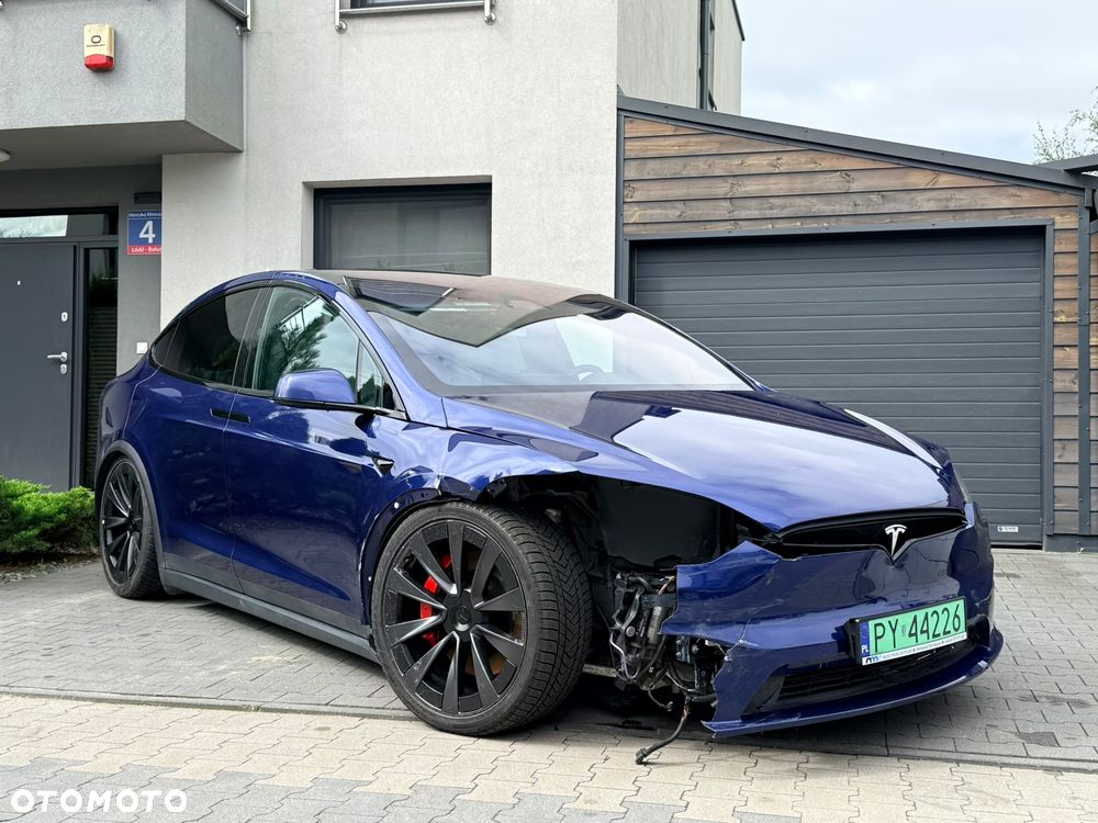 Tesla Model X Plaid - 8