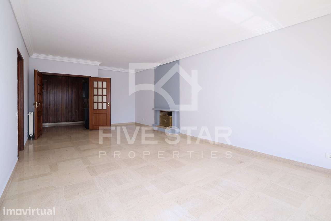 Arrendamento - T3 Amplo - Carnaxide - Garagem e Arrecadação - Grande imagem: 5/32
