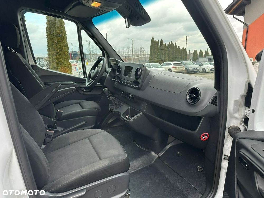 Mercedes-Benz Sprinter - 14