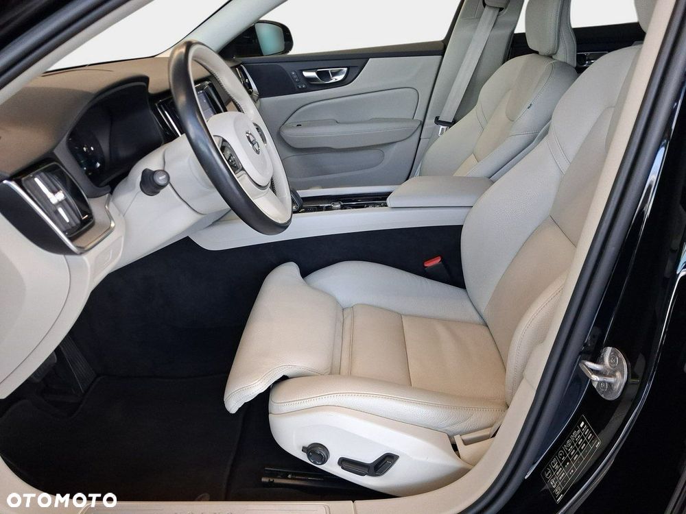 Volvo V60 Cross Country - 10