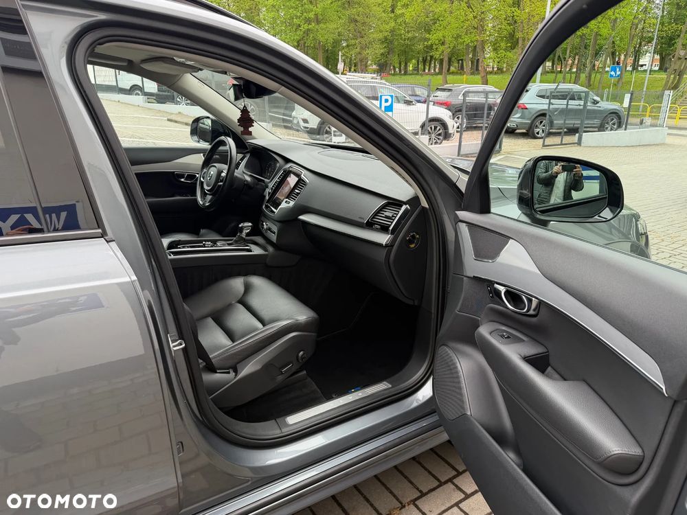 Volvo XC 90 D5 AWD Geartronic RDesign - 25