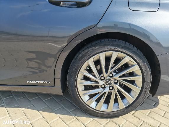 Lexus Seria ES 300h 2.5 TNGA HV 25H- 4X2 CVT Luxury Tech - 8