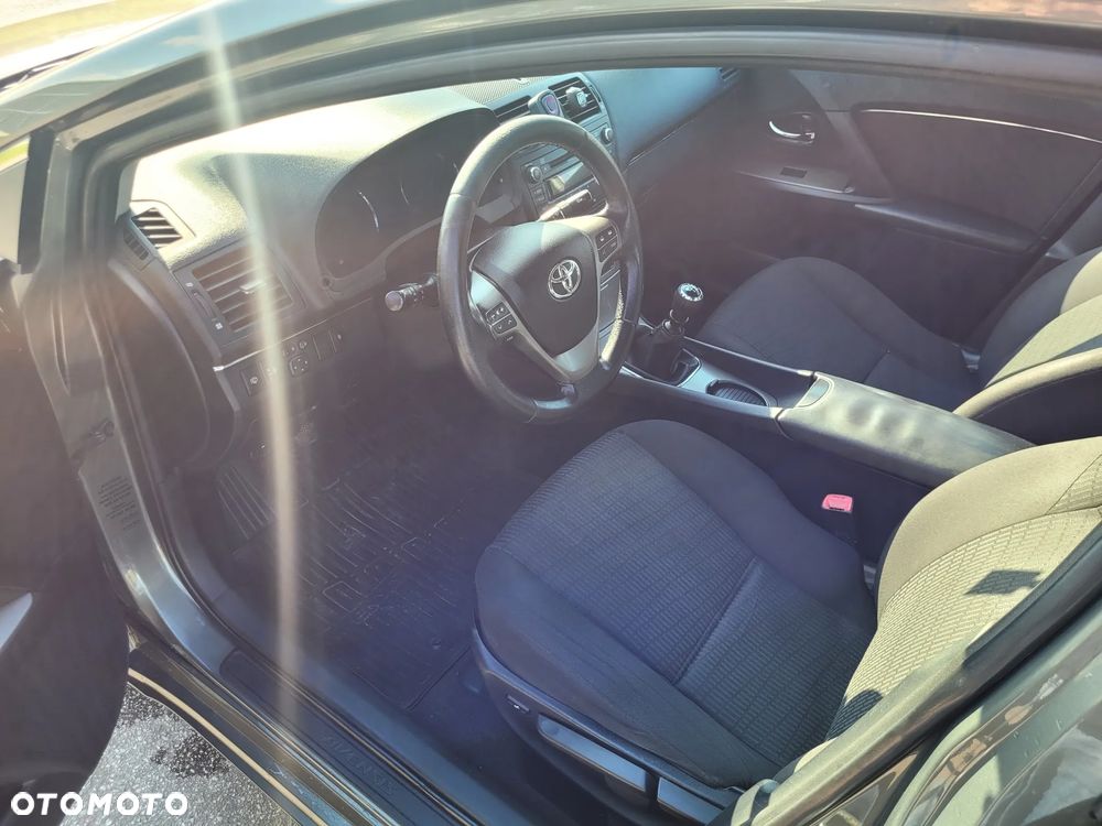 Toyota Avensis - 16
