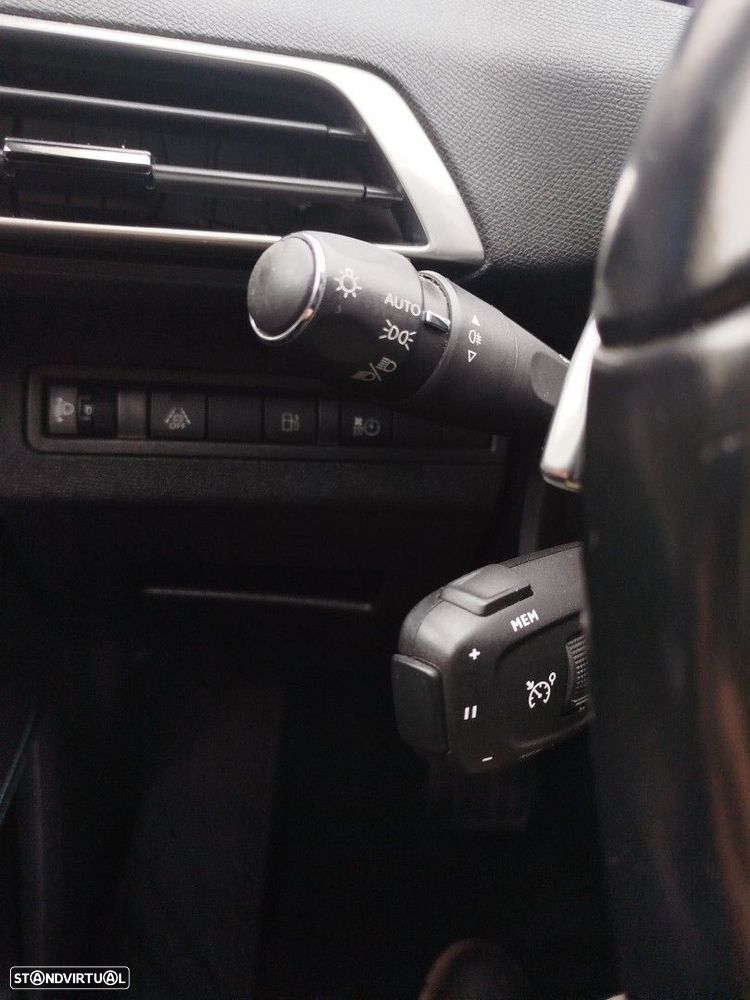 Peugeot 3008 1.6 Hybrid Allure Pack e-EAT8 - 37