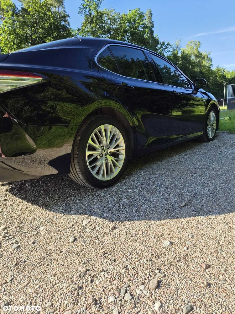 Toyota Camry - 4