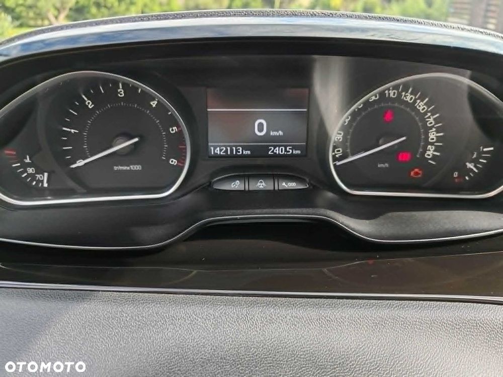 Peugeot 208 - 6
