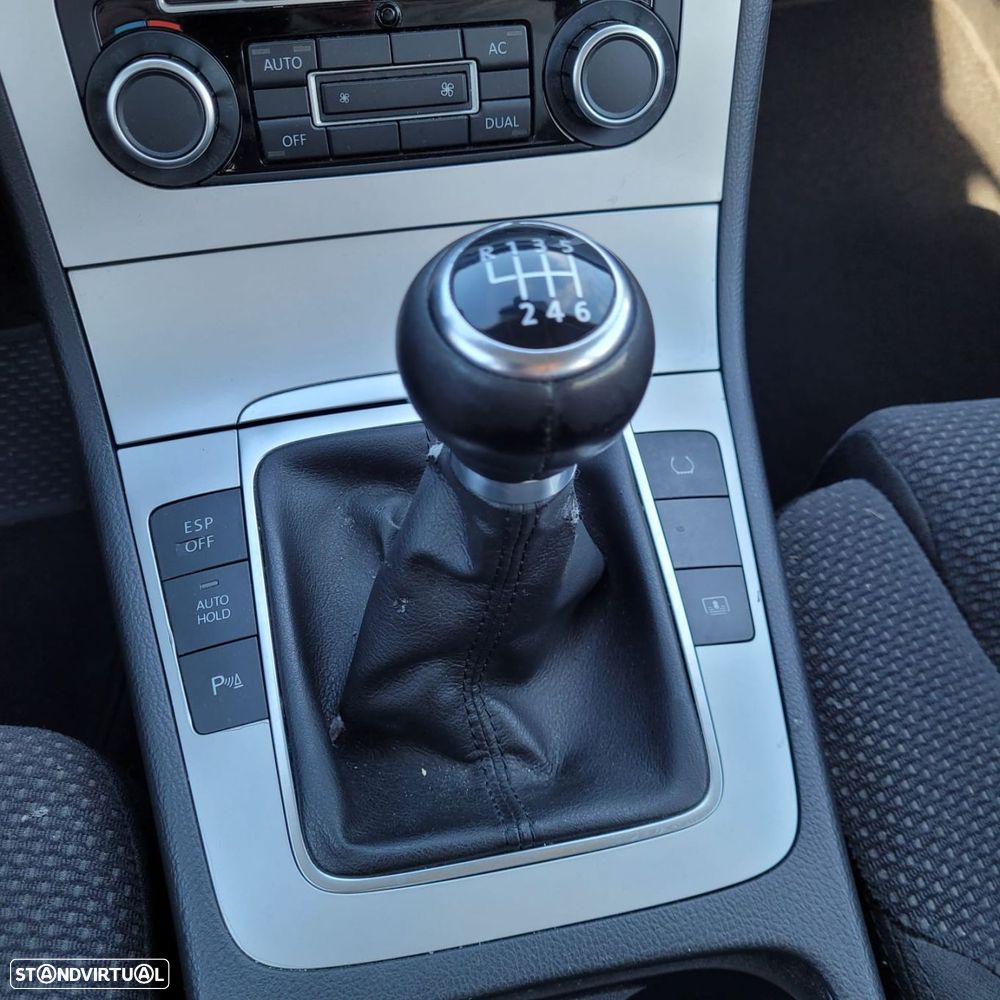 VW Passat 2.0 TDI Confortline - 13