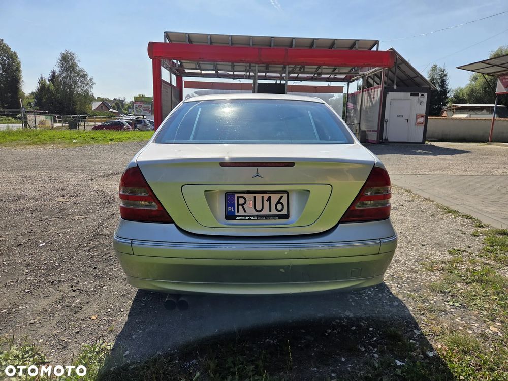 Mercedes-Benz Klasa C 320 4Matic Classic - 3