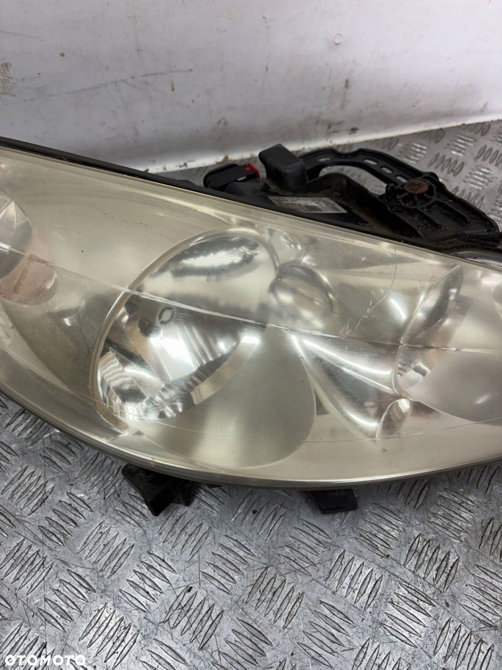 REFLEKTOR LAMPA PRAWA PEUGEOT 207 - 3
