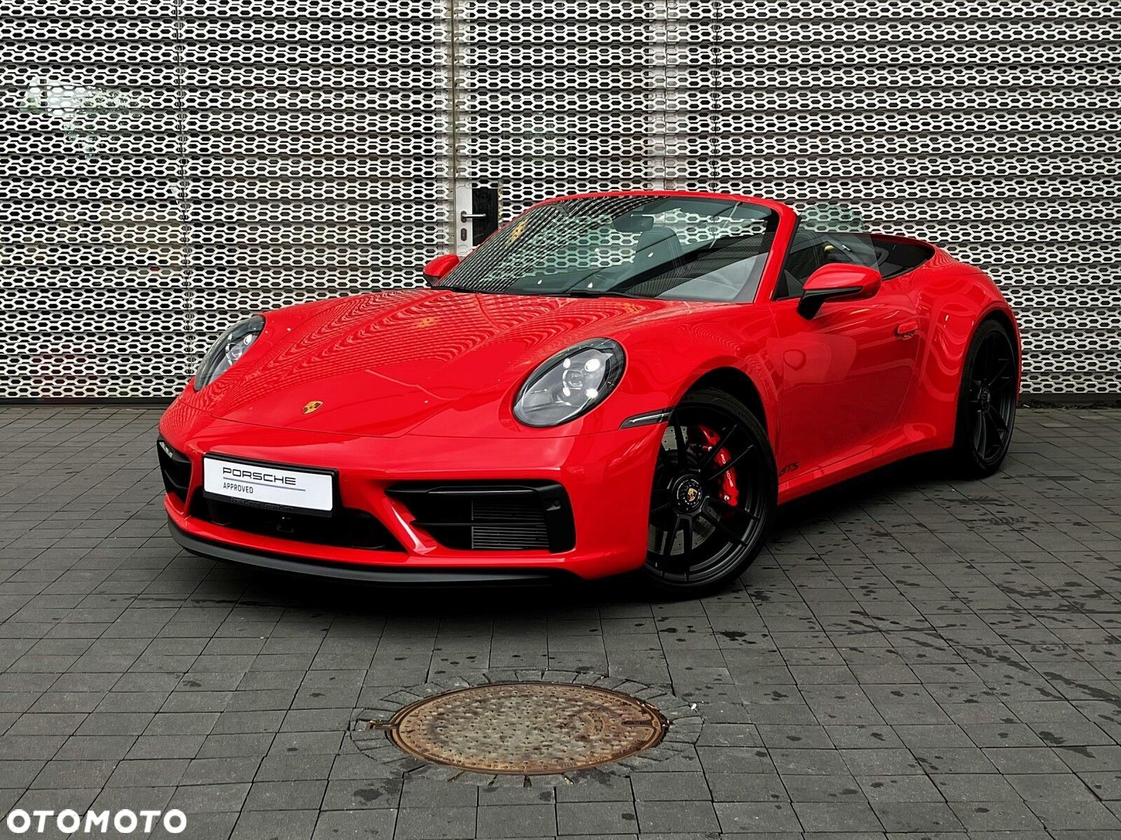 Porsche 911 Carrera 4 GTS Cabrio - 1