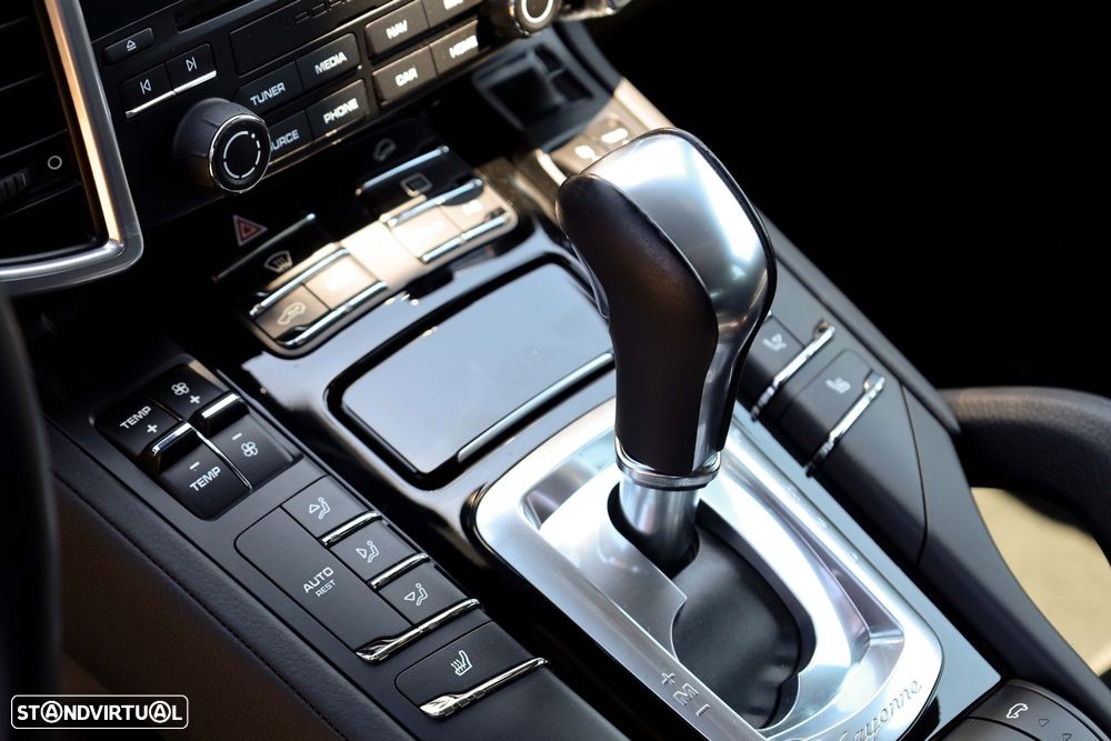 Porsche Cayenne - 21
