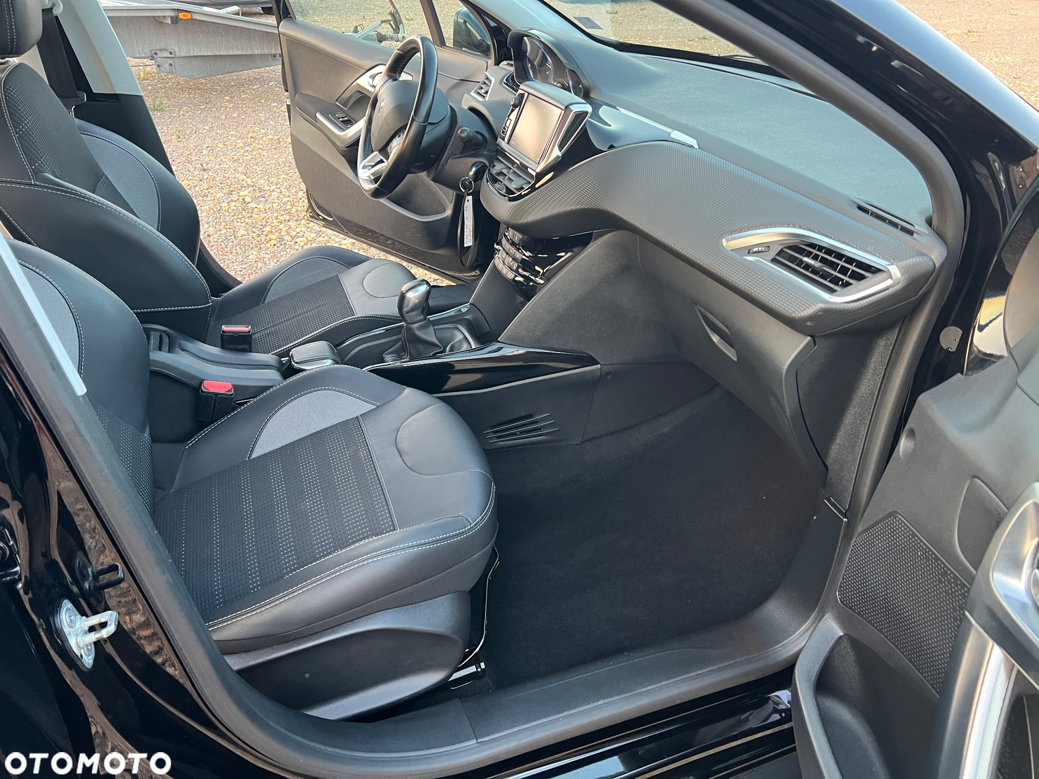 Peugeot 2008 1.2 Pure Tech Allure S&S - 18