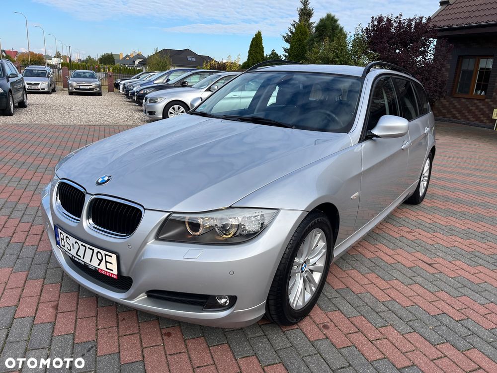 BMW Seria 3 318i Touring - 1