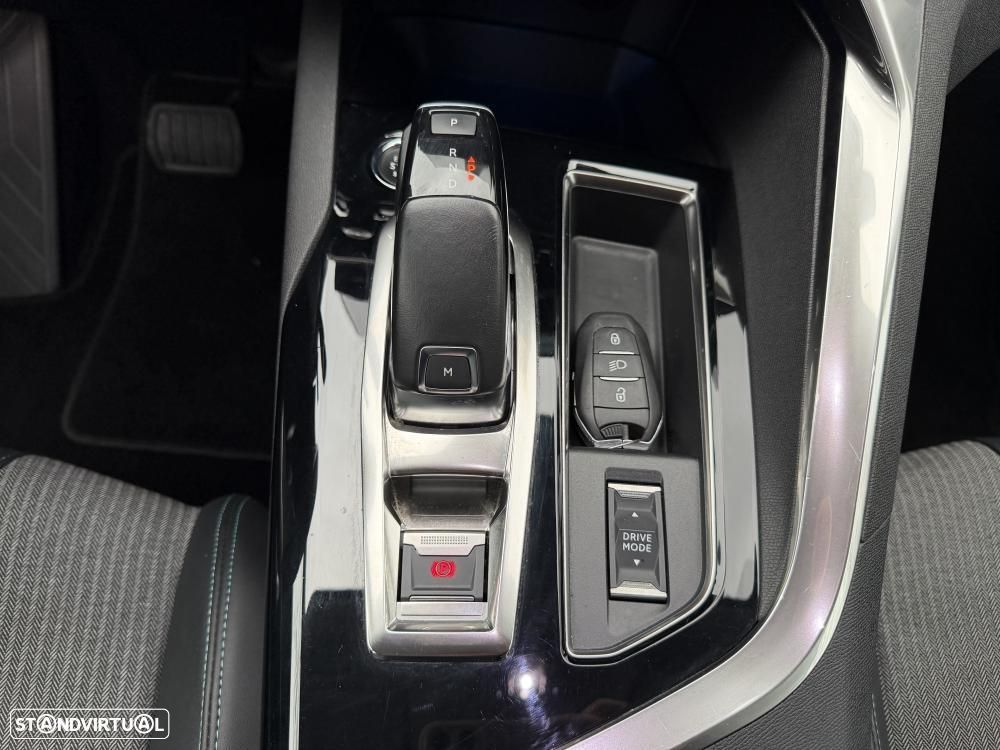 Peugeot 3008 1.2 PureTech Allure Pack EAT8 - 28