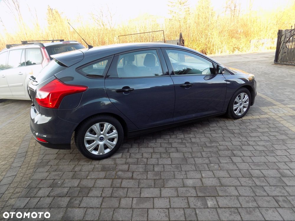 Ford Focus 1.6 Edition - 12