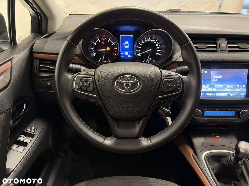 Toyota Avensis - 12
