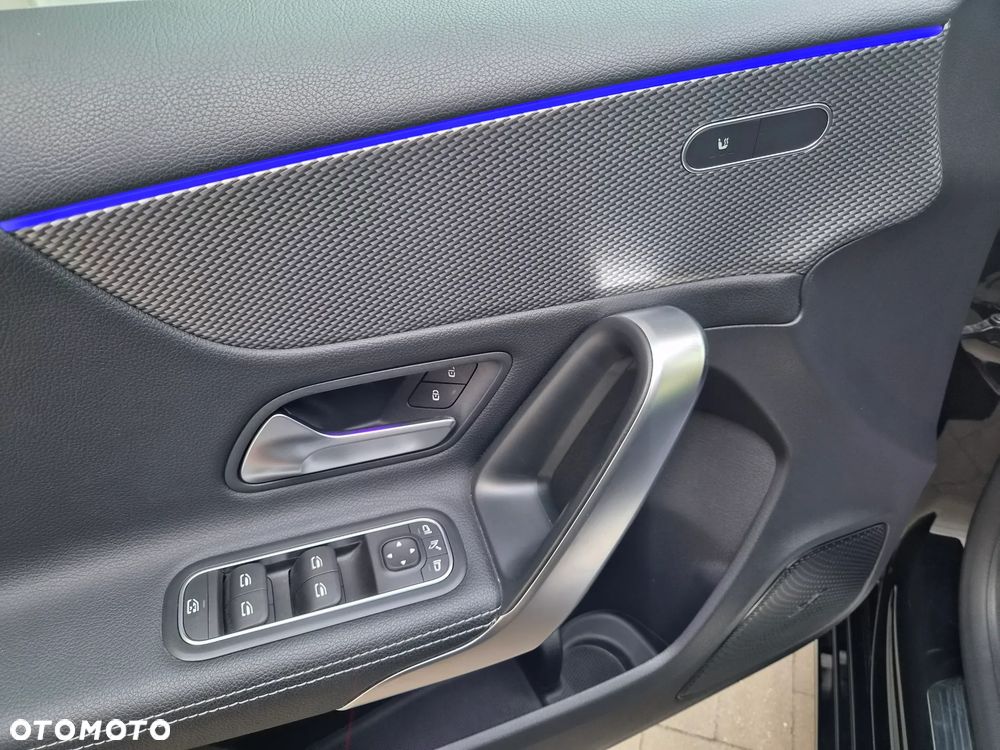 Mercedes-Benz Klasa A 180 7G-DCT Special Edition - 22
