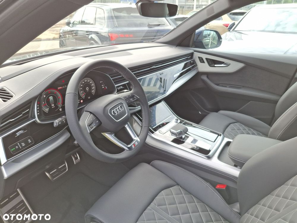 Audi Q8 - 30